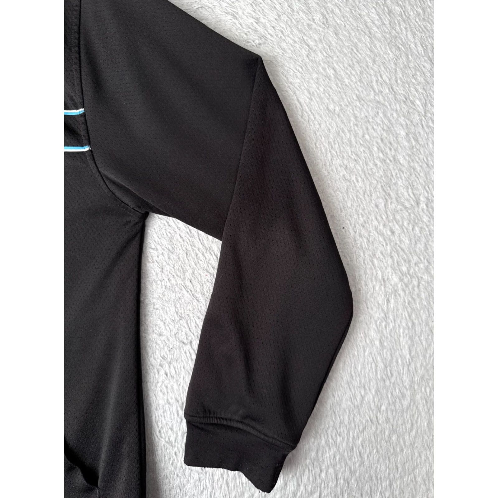 Vintage Santa Cruz Hoodie Women Small Black 100% Polyester Hooded Pockets Logo Crew Neck Pullover Size S / US 4 / IT 40 - 2 Thumbnail