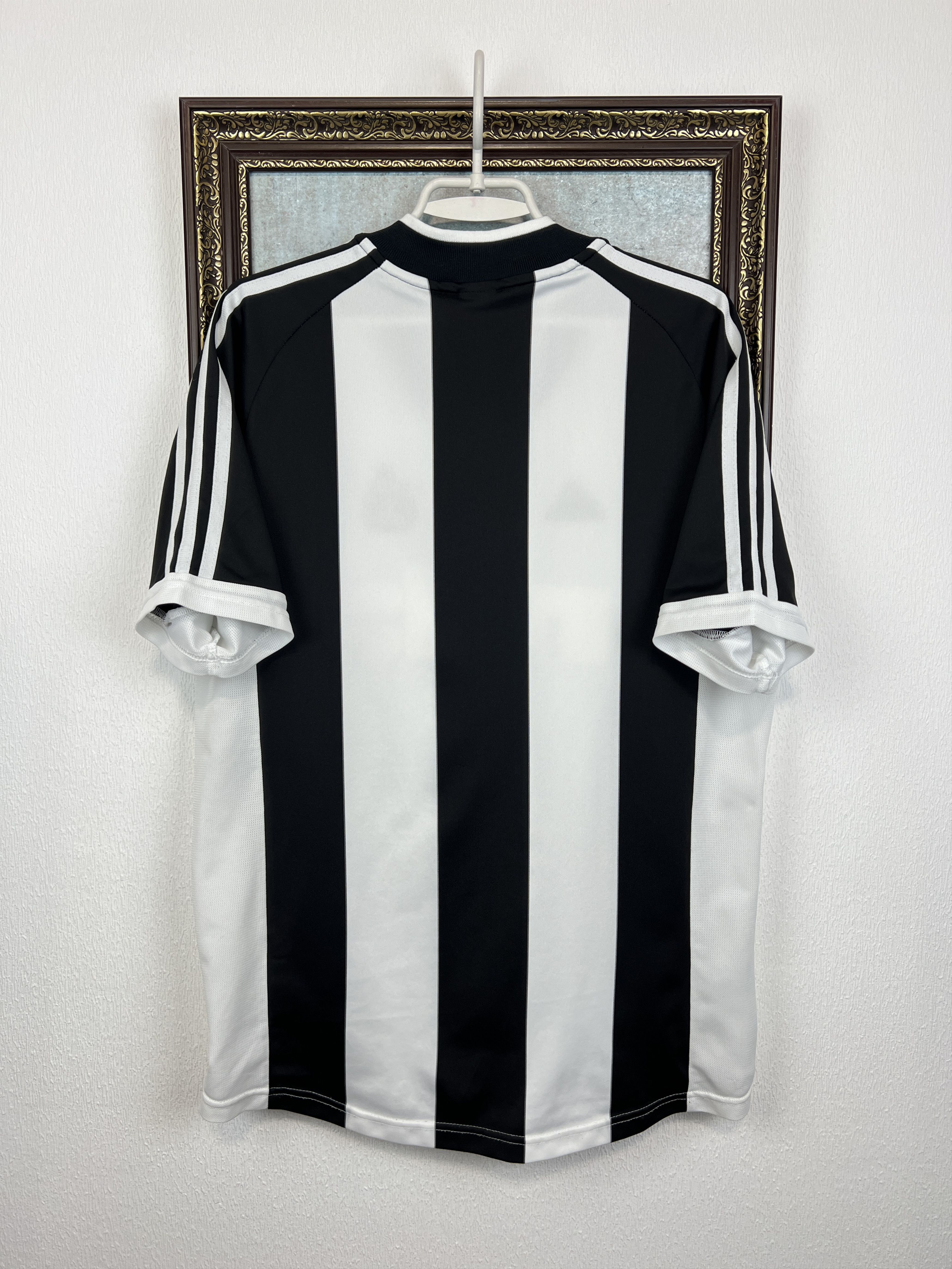 Adidas Newcastle United Home football shirt Soccer Jersey Trikot Size US M / EU 48-50 / 2 - 9 Thumbnail