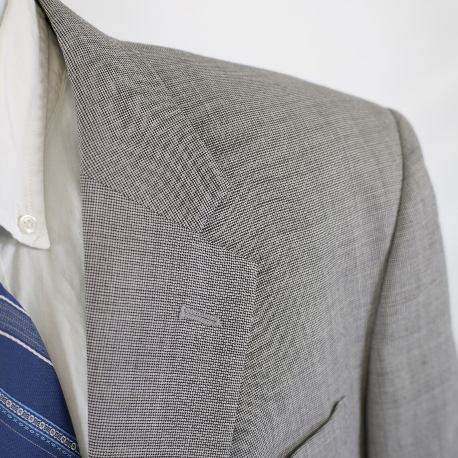 Jos. A. Bank Jos A Bank Wool Gray Star Check 2 Piece Suit 46R 41/29 2 But Size 46R - 6 Thumbnail
