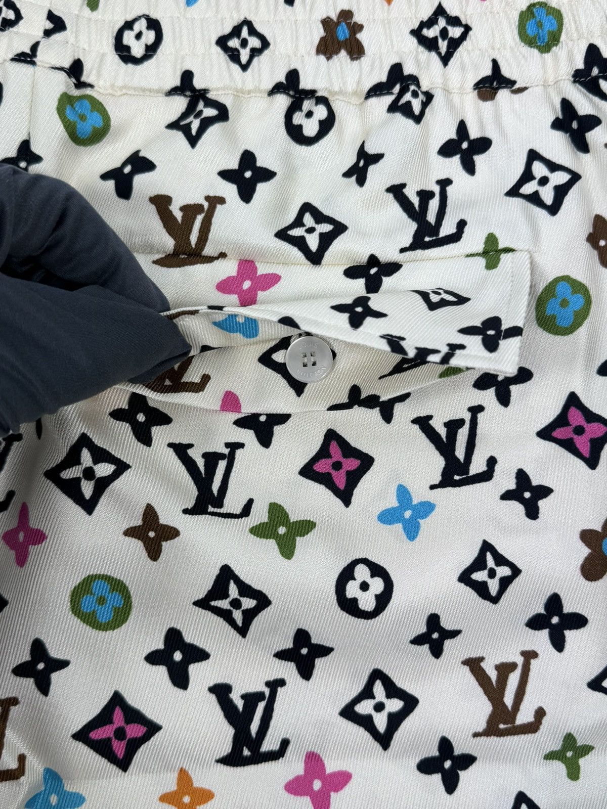 Louis Vuitton MONOGRAM PRINTED SILK SHORTS 1AFPZD Size US 32 / EU 48 - 3 Thumbnail