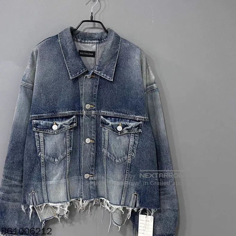 Balenciaga Distressed Oversized Denim Jacket Balenciaga. Size US XXL / EU 58 / 5 - 2 Thumbnail