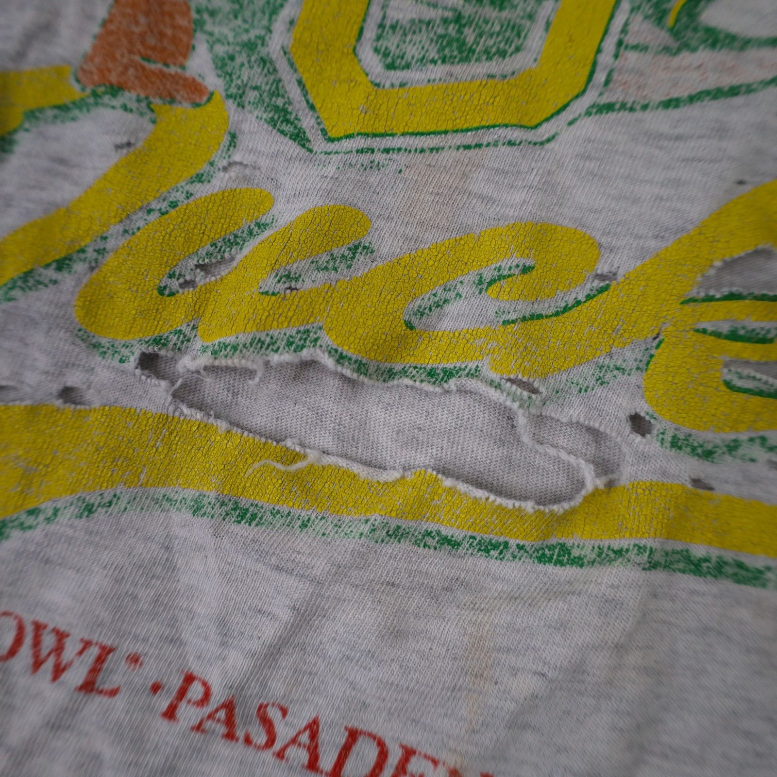 Vintage VTG Distressed UO 1995 Rose Bowl Graphic T Shirt Size US XL / EU 56 / 4 - 7 Thumbnail