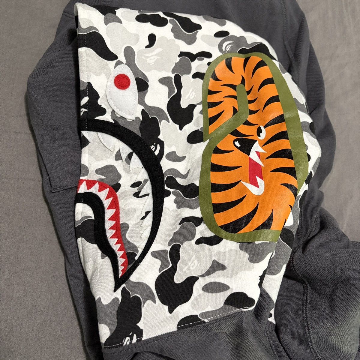 Bape BAPE ABC Camo Shark Pullover Hoodie Medium Charcoal Men’s Size US M / EU 48-50 / 2 - 4 Thumbnail