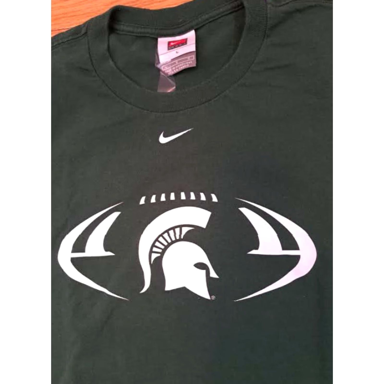 Nike Nike T-Shirt Michigan State Football Men L Green EUC Regular Sleeve Short Solid Sports 28in long 23in pit to pit Size L Size US L / EU 52-54 / 3 - 3 Thumbnail
