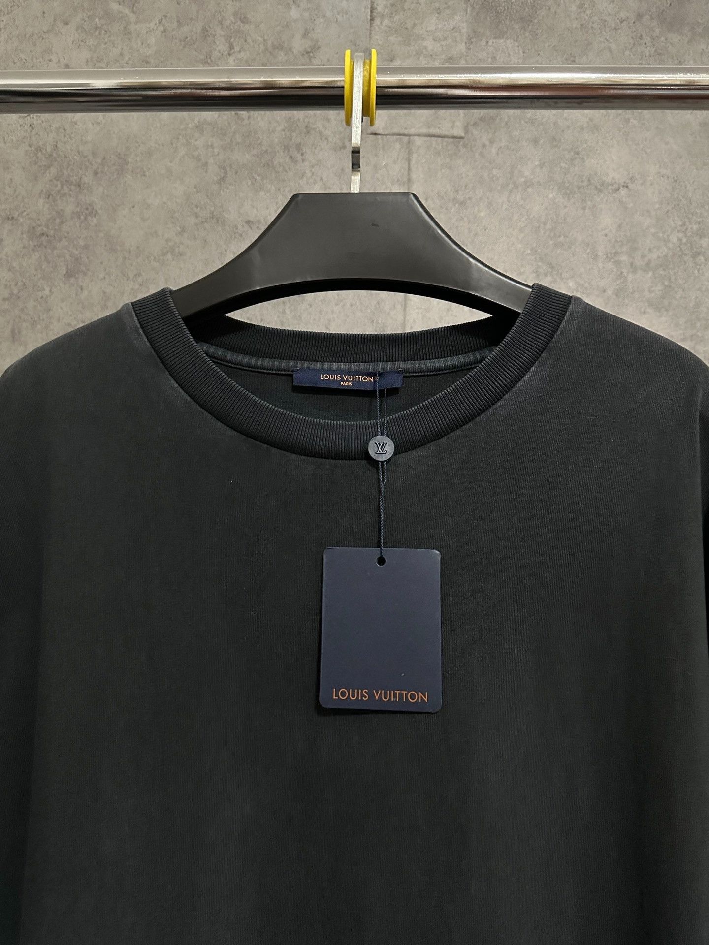Louis Vuitton LV Logo Short Sleeve T-Shirt Size US XL / EU 56 / 4 - 5 Thumbnail