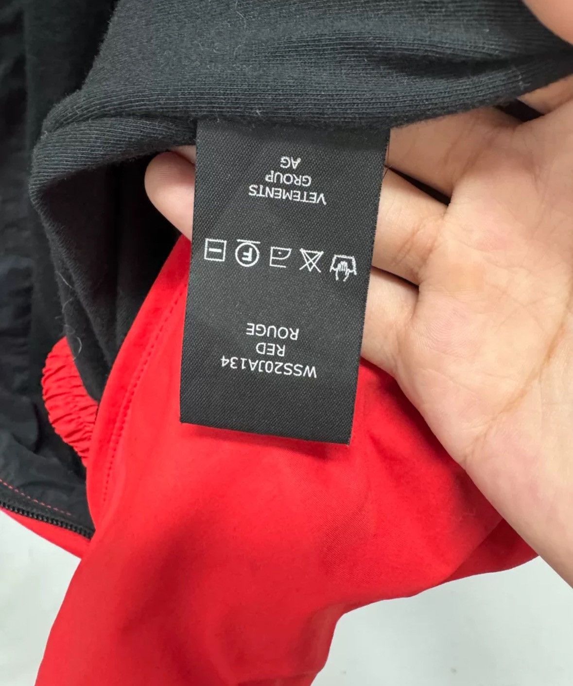Vetements Vetements 20SS Black and Red Jacket2412-Nextarrow Size US S / EU 44-46 / 1 - 8 Thumbnail