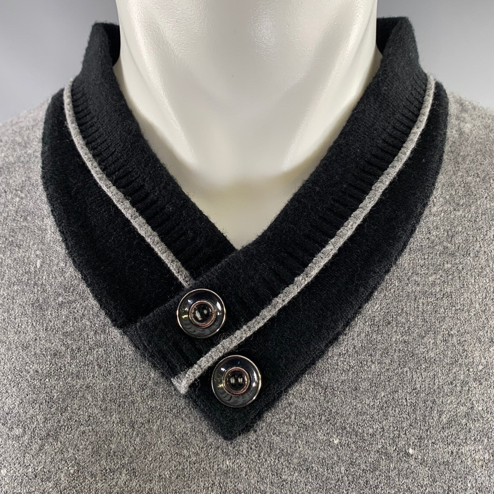 Kiton Size M Gray Black Knitted Cashmere Silk V-Neck Pullover Size US M / EU 48-50 / 2 - 2 Thumbnail