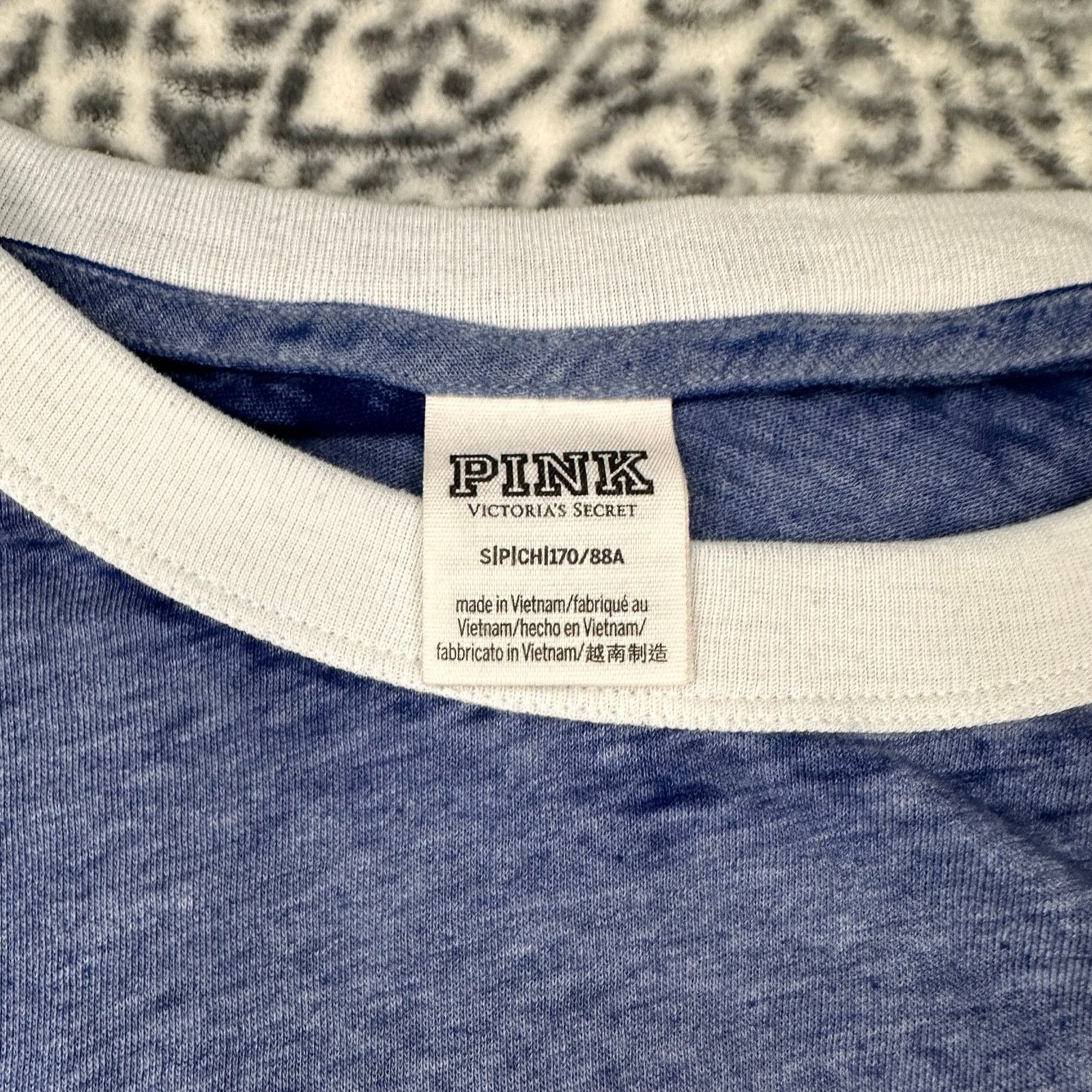 Victoria's Secret Victorias Secret PINK "P" Wreath Longsleeve Crew Tshirt Sm Size S / US 4 / IT 40 - 4 Thumbnail