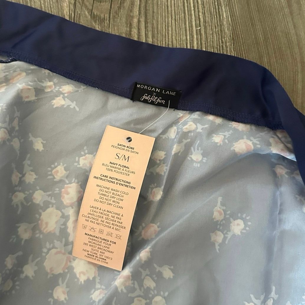 Other morgan lane fabfitfun dark blue pink floral silky robe Size ONE SIZE - 3 Thumbnail