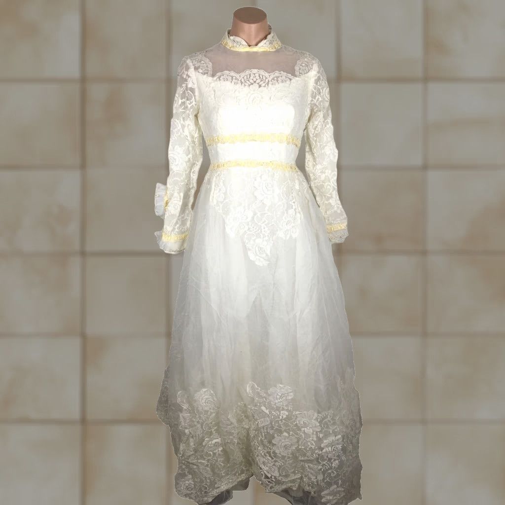 Vintage Vintage Alfred Angelo Ruffle Wedding Dress - US 1960s Lace S/M Size ONE SIZE - 1 Thumbnail