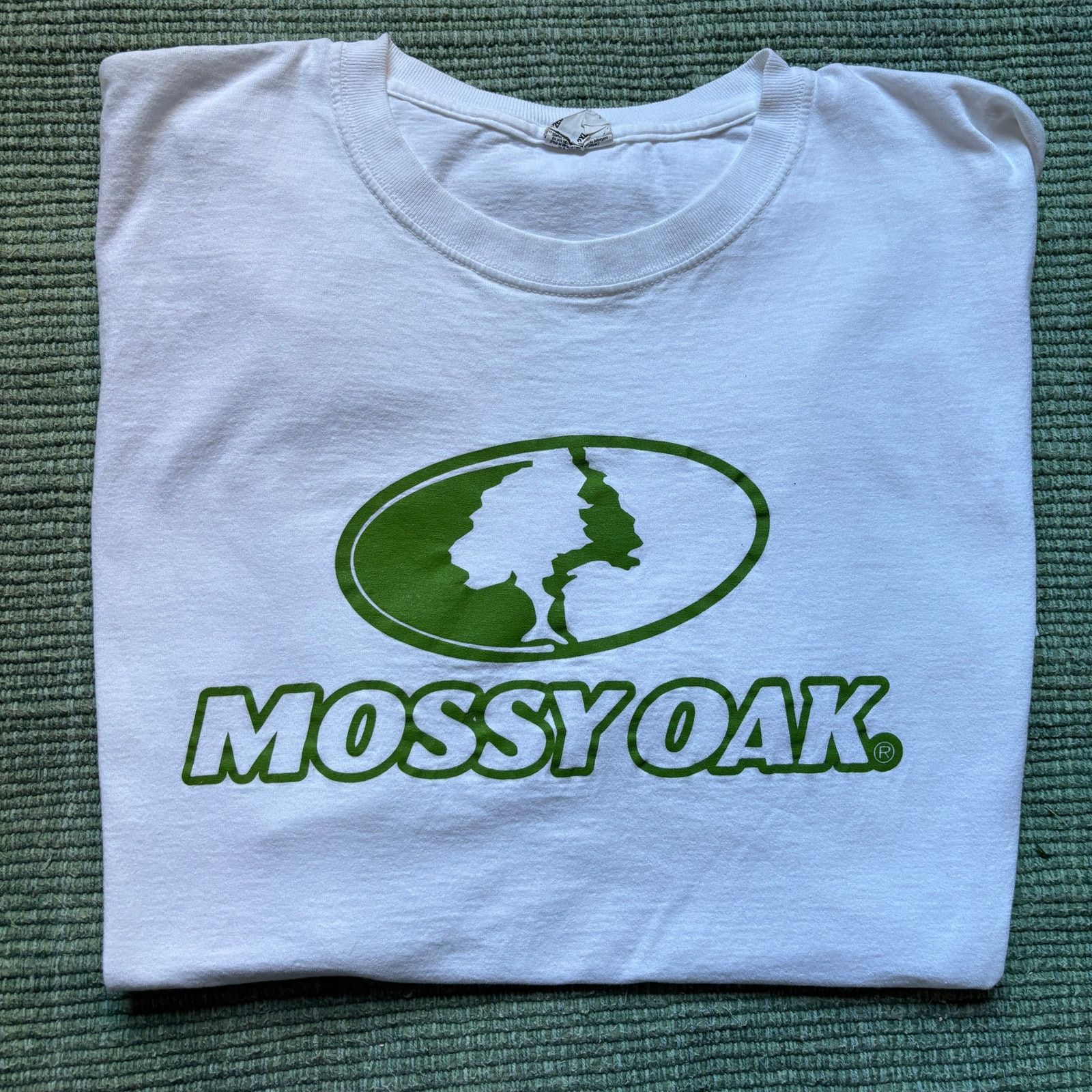 Vintage Vintage Y2K XXL Mossy Oak tee shirt white and green Size US XXL / EU 58 / 5 - 1 Thumbnail