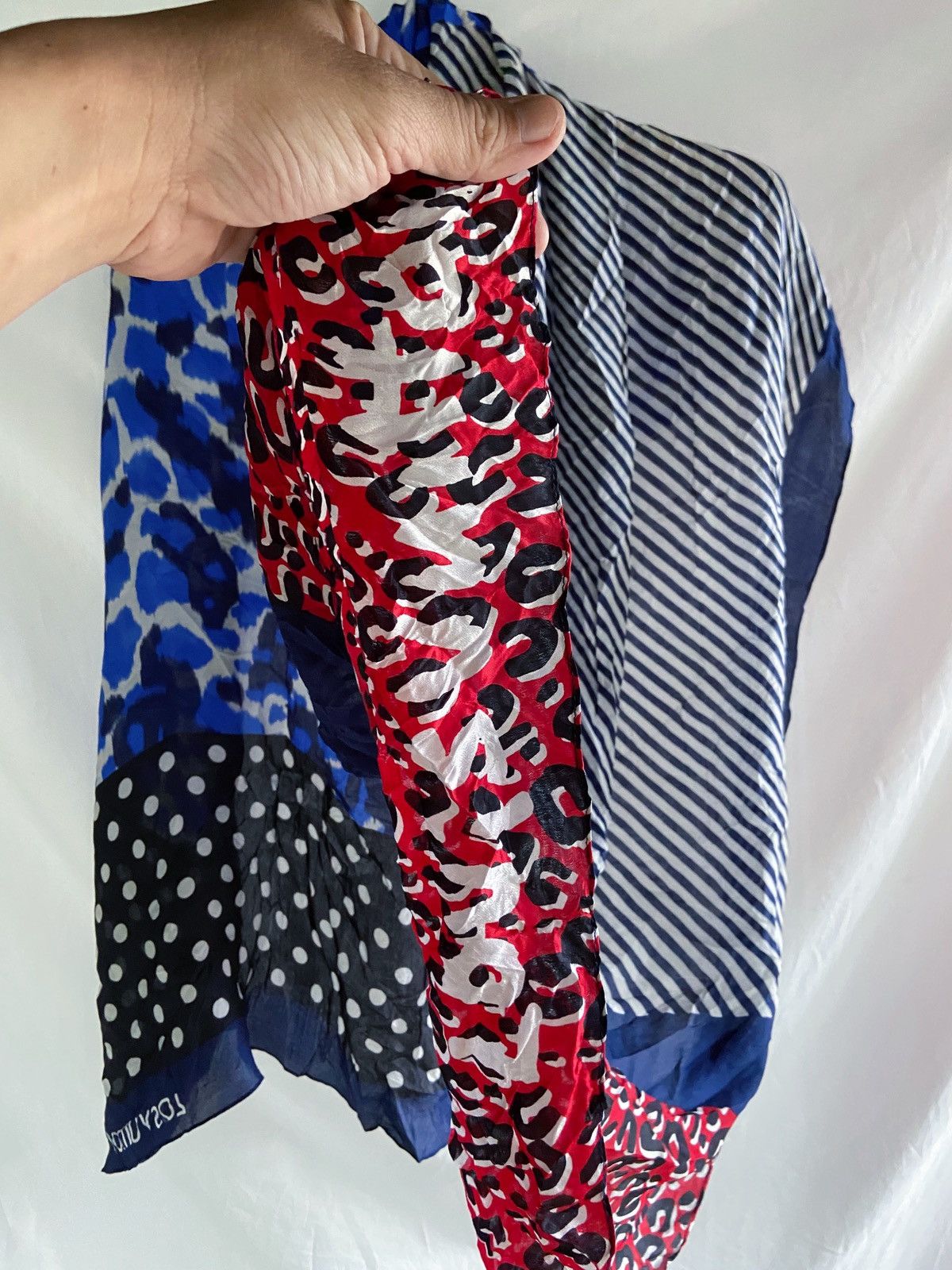 Louis Vuitton LOUIS VUITTON PATTERN SILK SCARF Size ONE SIZE - 3 Thumbnail