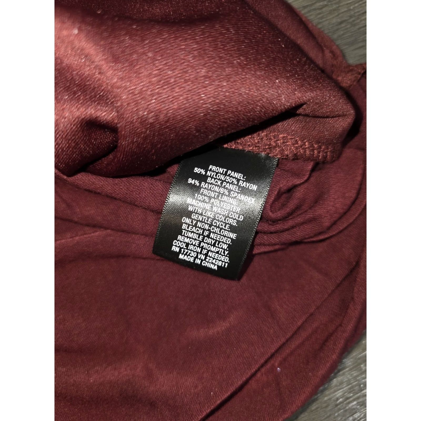Mossimo Mossimo Wine Velvet V-Neck Sleeveless Tank Top Women's M Flattering Fit Shirt Regular Size M Wine Floral Pattern Velvet Tank Top Size M / US 6-8 / IT 42-44 - 5 Thumbnail