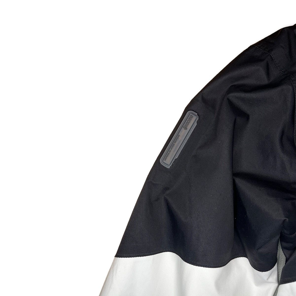Oakley 2012 Oakley Highly Technical Ventilated Recco Jacket Size US S / EU 44-46 / 1 - 3 Thumbnail