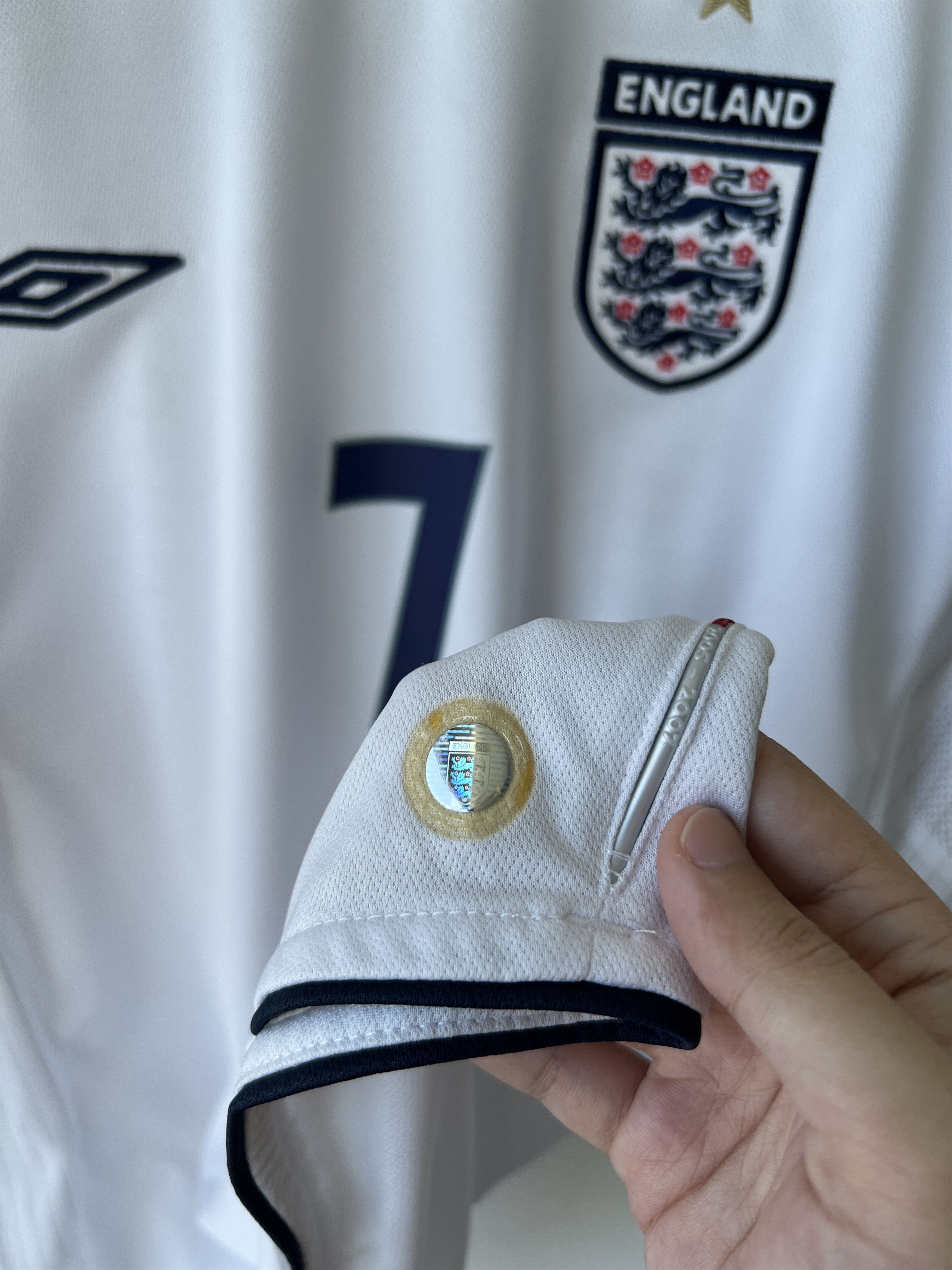 Umbro (L) England 2005-07 Home Kit Beckham #7 (NEW) Size US L / EU 52-54 / 3 - 7 Thumbnail