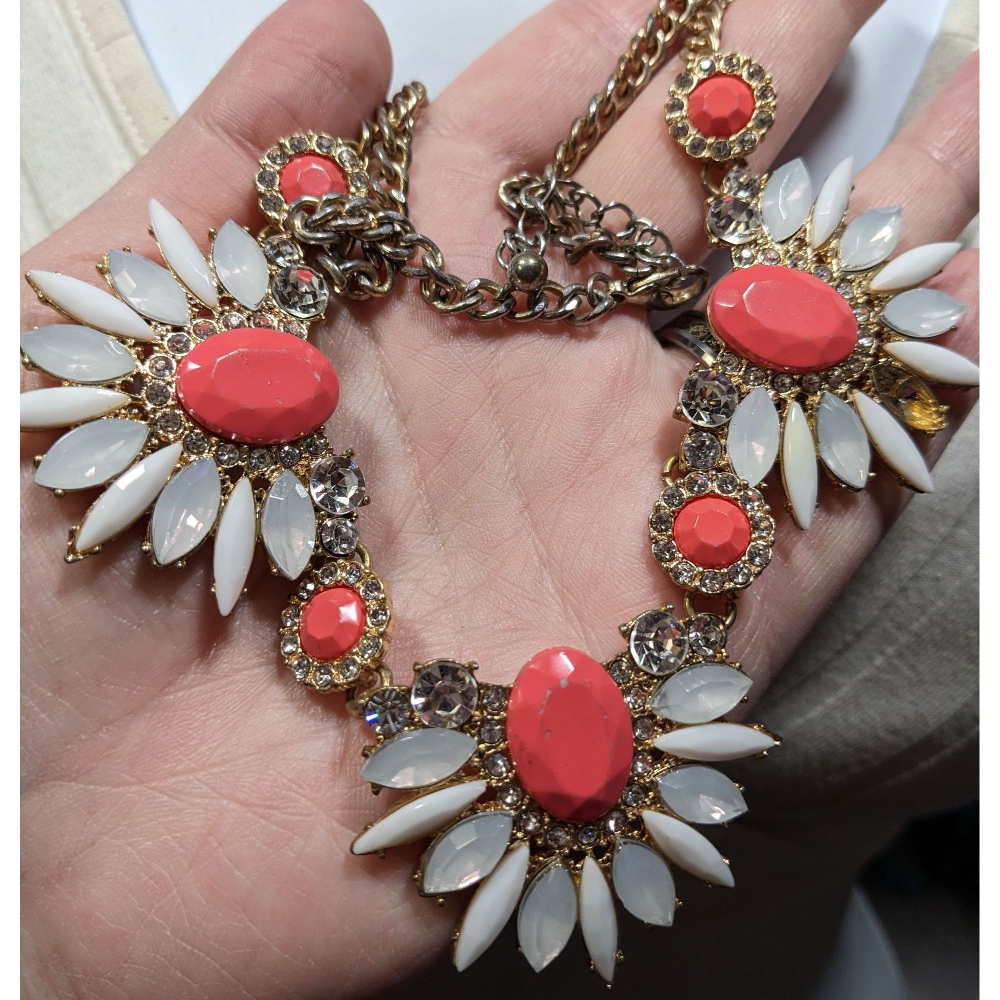 Other Y2K Floral Statement Necklace With Coral & White Gemstones Size ONE SIZE - 6 Thumbnail