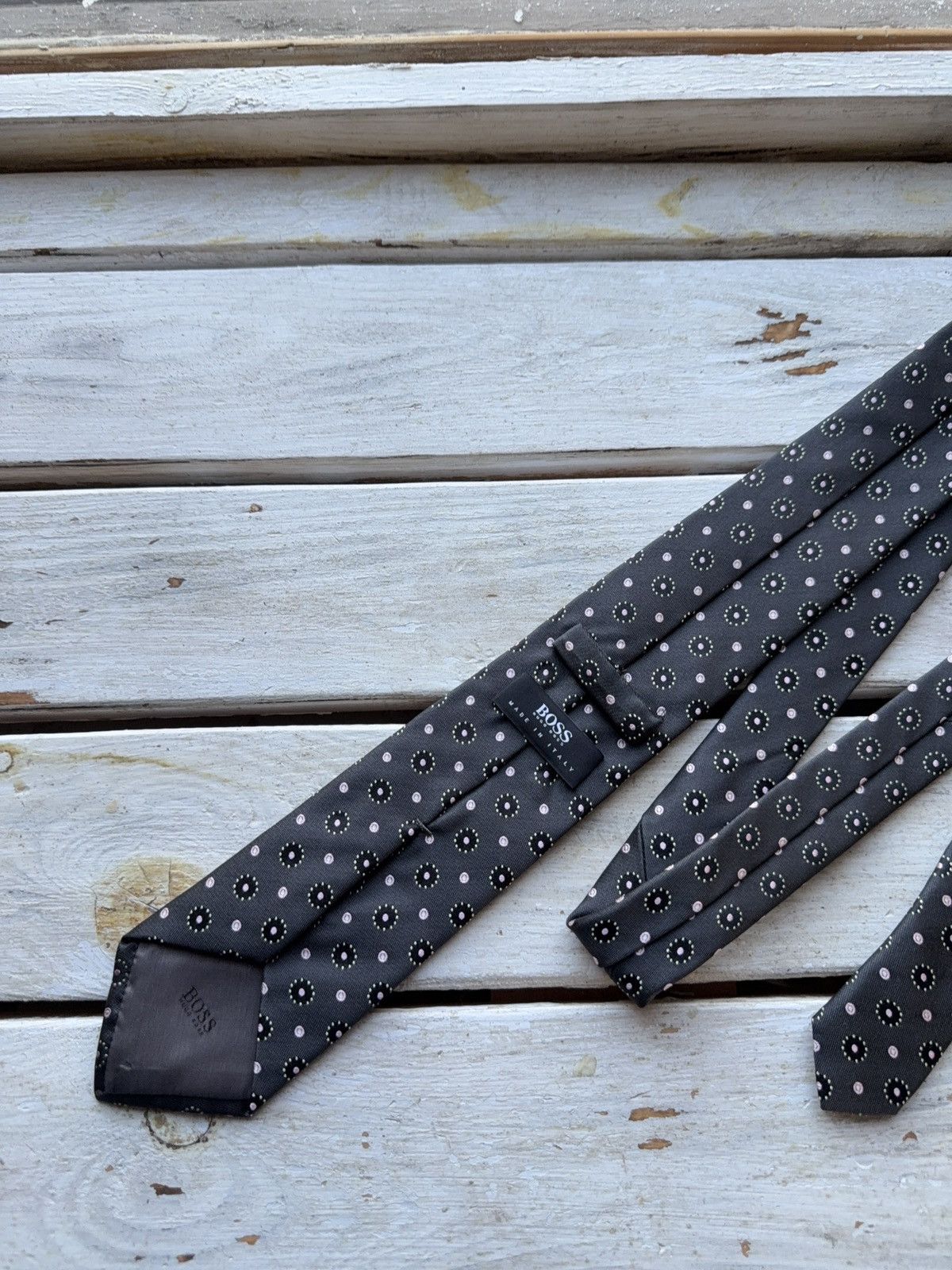 Designer × Hugo Boss Hugo Boss Silk Tie Black Pink Dot Medallion Italy Size ONE SIZE - 6 Thumbnail