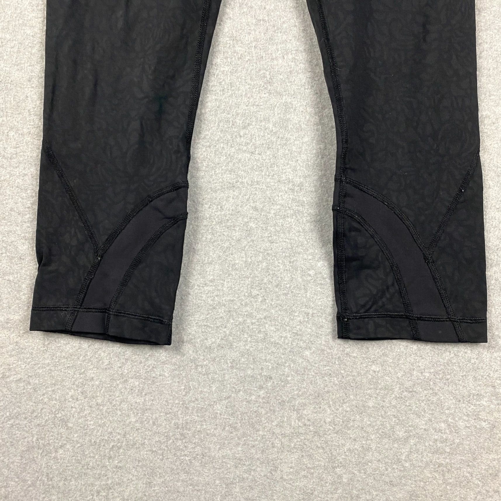 Lululemon Lululemon Leggings Womens 6 Black Floral Cropped Zip Pocket Mid Rise Yoga Gym Running Athleisure Size 28" / US 6 / IT 42 - 3 Thumbnail