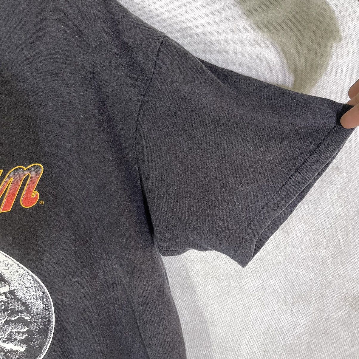 Indian Motorcycle Rare! 90s Vintage Indian Motorcycle Apache Head Fades Tshirt Size US L / EU 52-54 / 3 - 9 Thumbnail