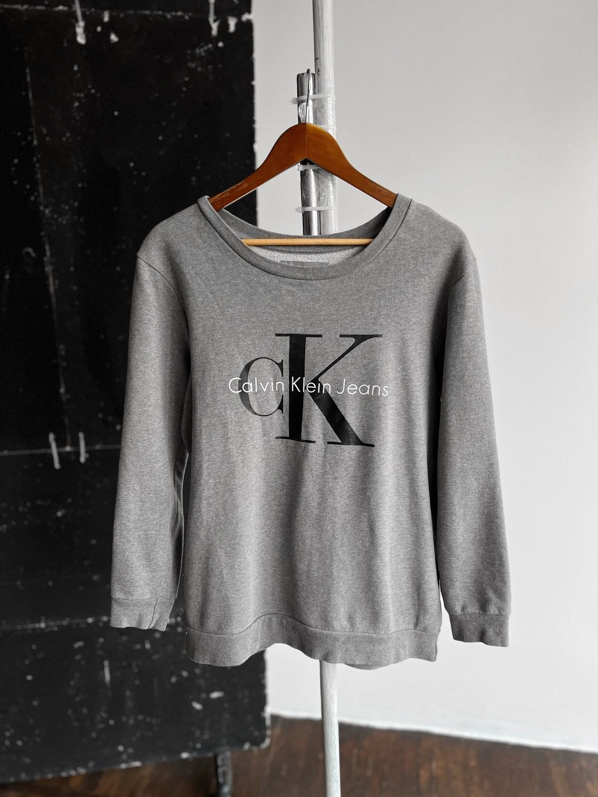 Calvin Klein × Designer Calvin Klein Jeans Gray Long Sleeve Big Print Sweatshirt Size M / US 6-8 / IT 42-44 - 1 Thumbnail