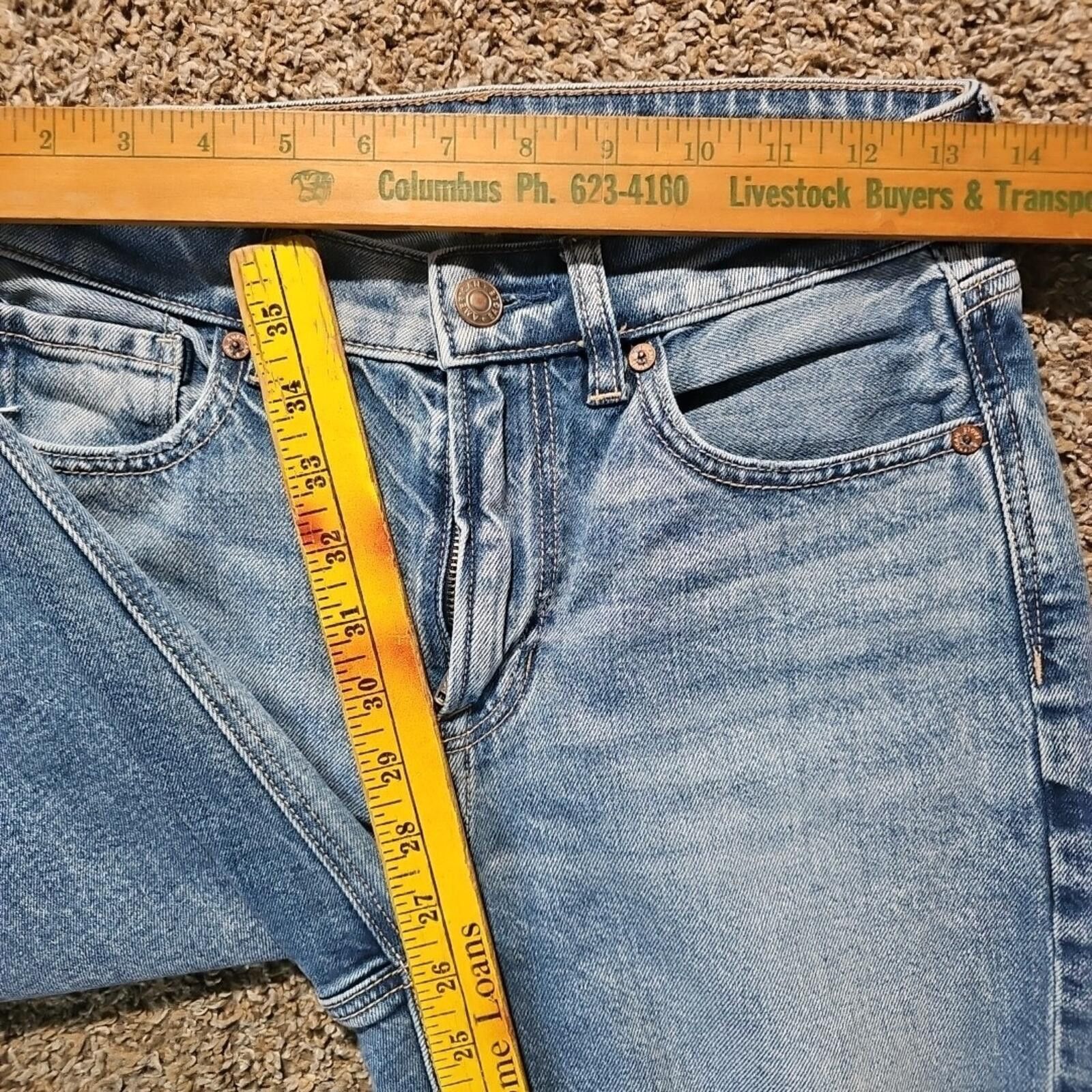 American Eagle Outfitters American Eagle 2 Short Distressed Strigid Mom Jeans Denim Size 26" / US 2 / IT 38 - 5 Thumbnail