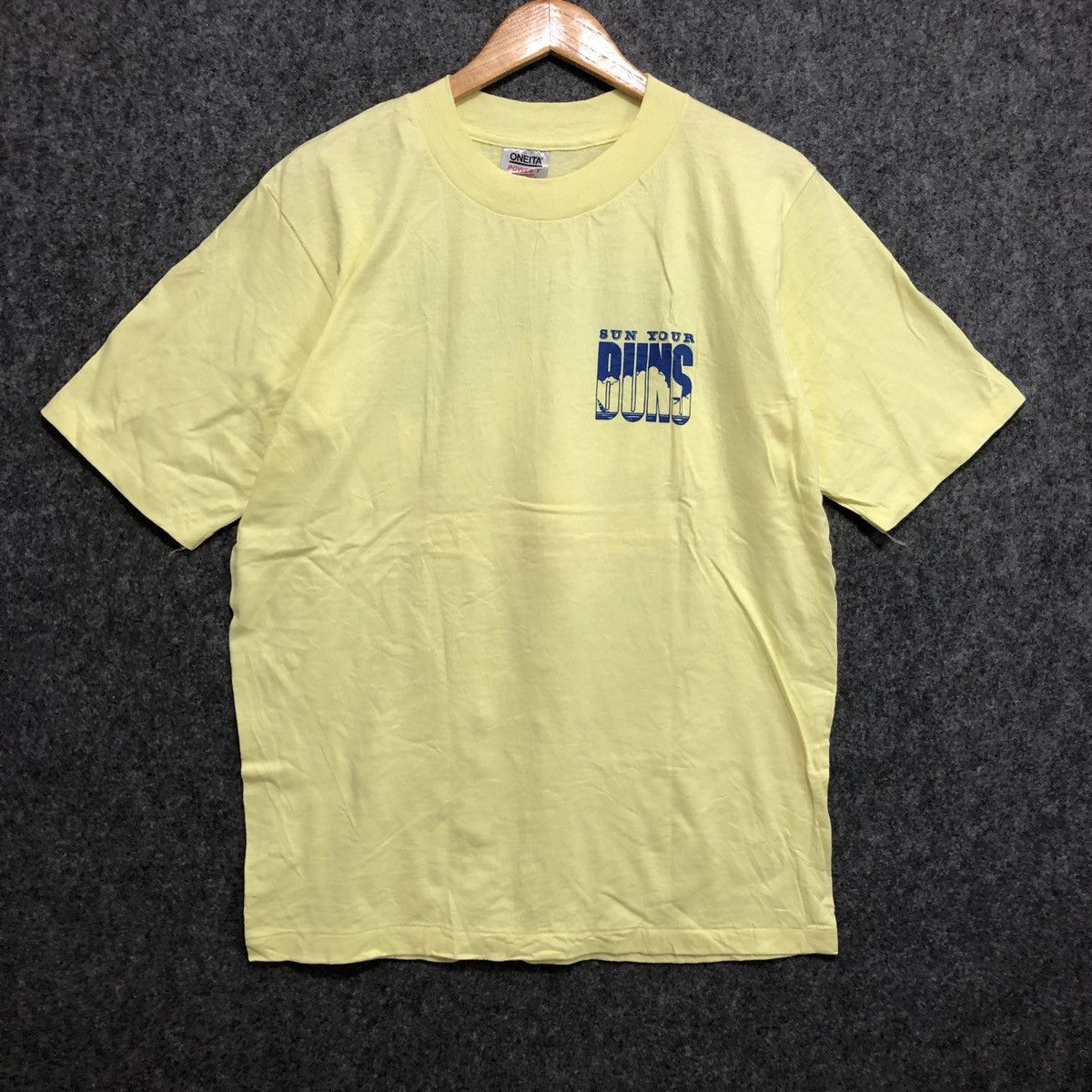 Vintage Vintage Hawaii Sun Your Buns T-Shirt Size US L / EU 52-54 / 3 - 3 Thumbnail