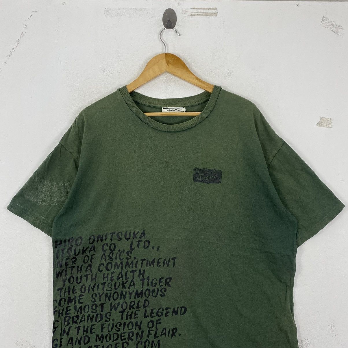 Onitsuka Tiger Onitsuka Tiger Green Graphic Tee Shirt Size L Distressed Size US L / EU 52-54 / 3 - 4 Thumbnail