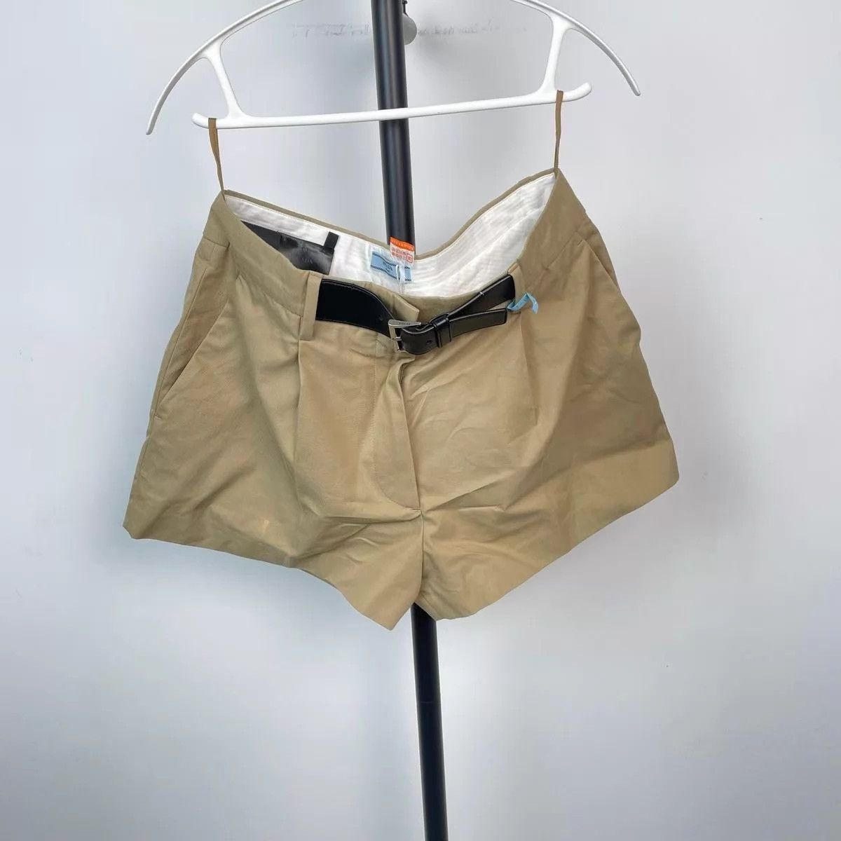 Prada Prada Khaki Triangle Logo Casual Shorts 40 Size 27" / US 4 / IT 40 - 1 Thumbnail