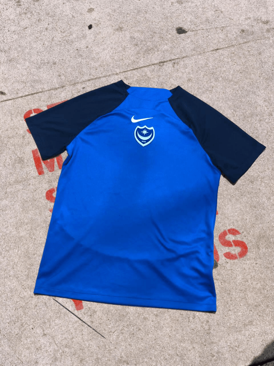 Nike VINTAGE Soccer jersey Nike Portsmouth Size US L / EU 52-54 / 3 - 1 Thumbnail