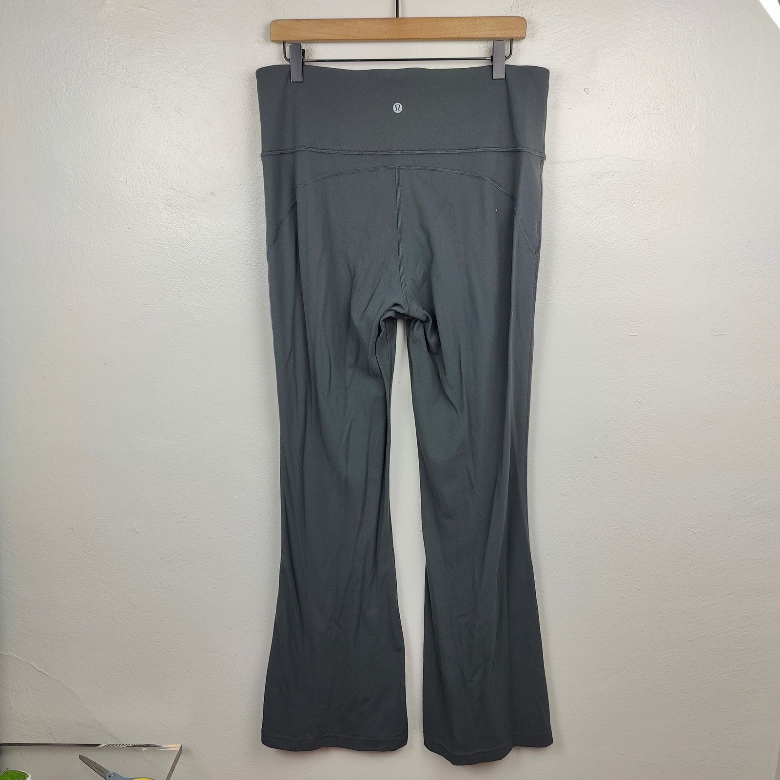 Lululemon Lululemon Groove Super-High-Rise Flared Pant Womens 14 Nulu Size 36" / US 14 / IT 50 - 6 Thumbnail