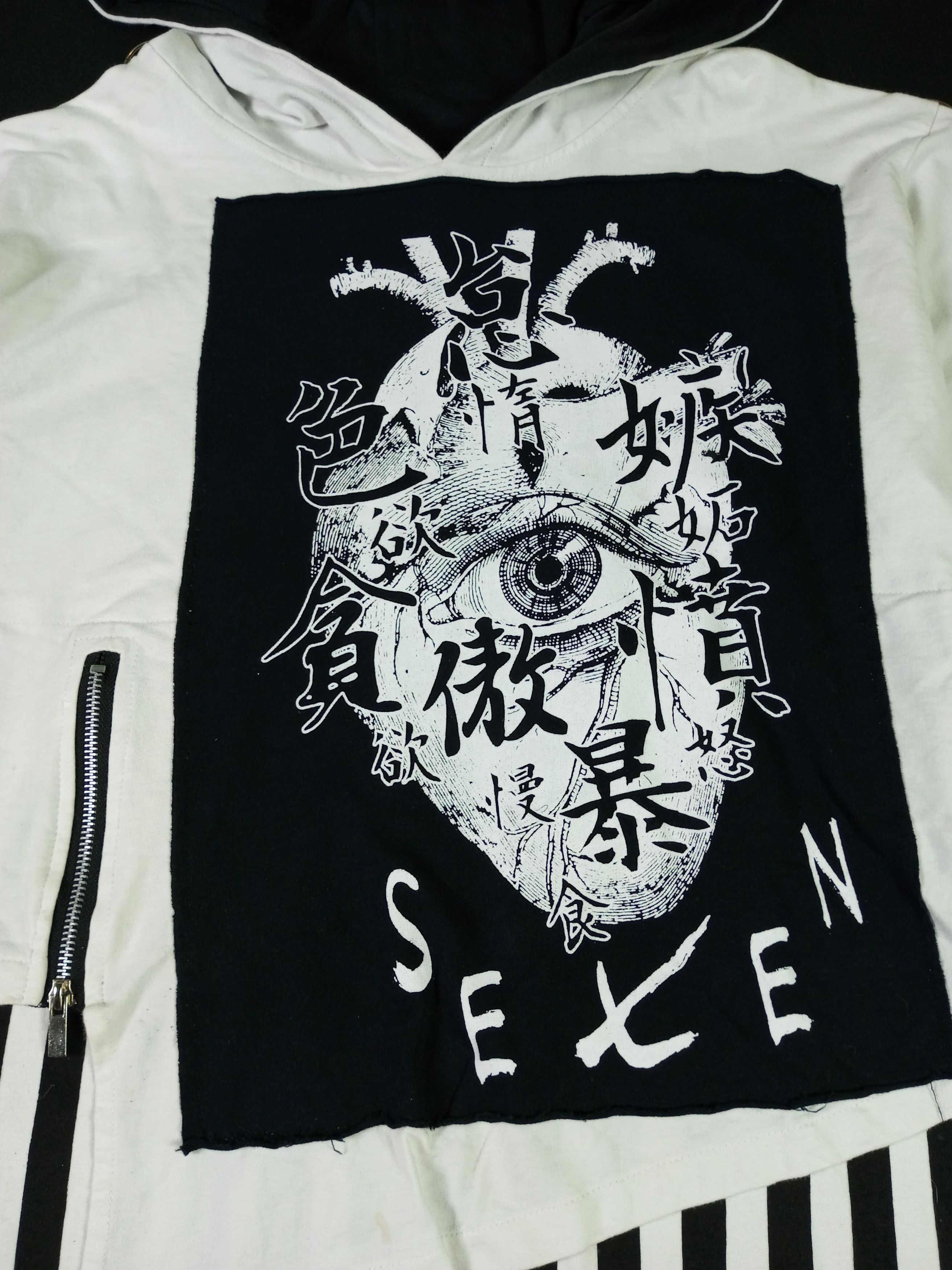 Japanese Brand Y2K Crazy Punk VKEI Style Japanese Hoodie One eye Riot Size US L / EU 52-54 / 3 - 4 Thumbnail