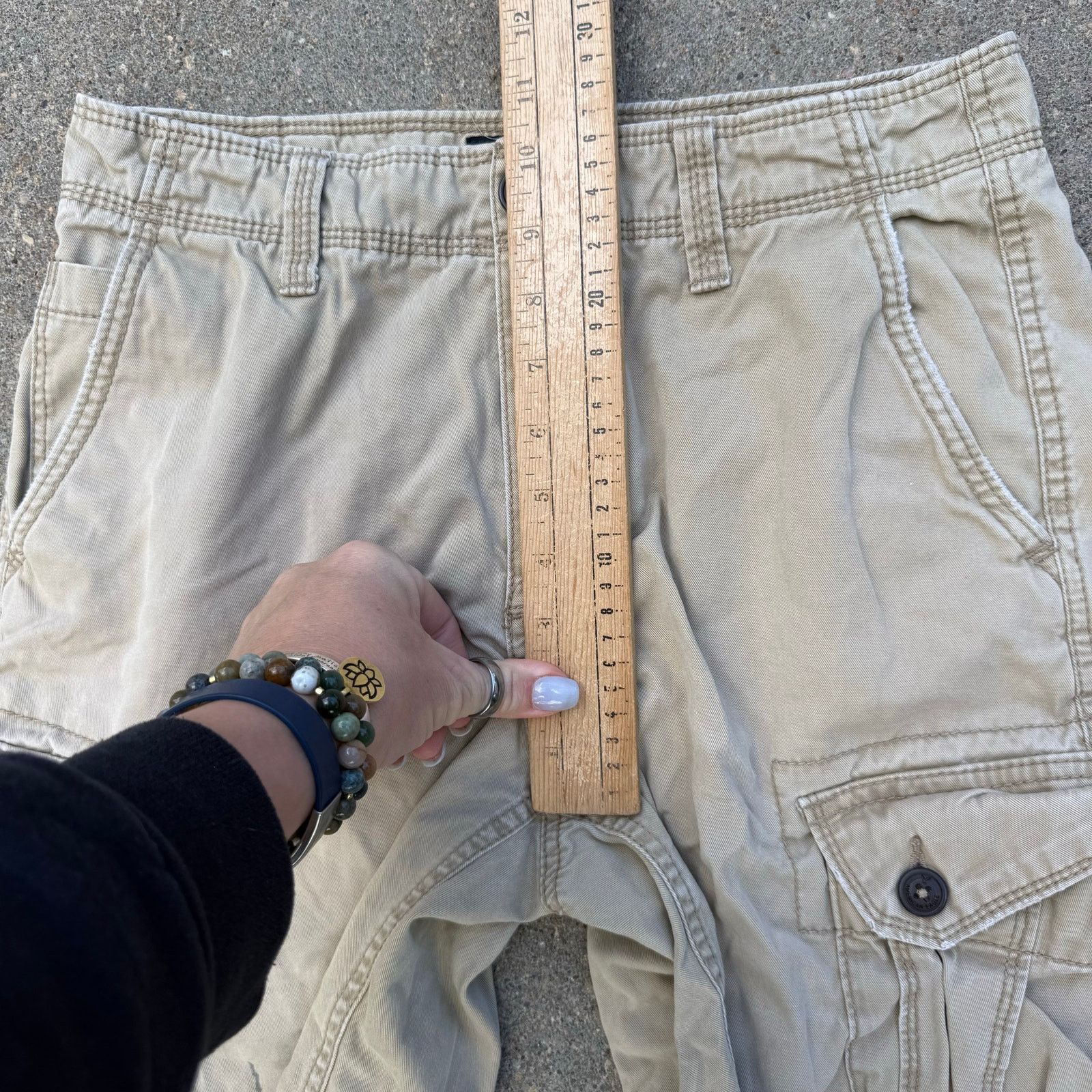 American Eagle Outfitters American Eagle Classic Tan Cargo Shorts Size 28 Size US 28 / EU 44 - 5 Thumbnail
