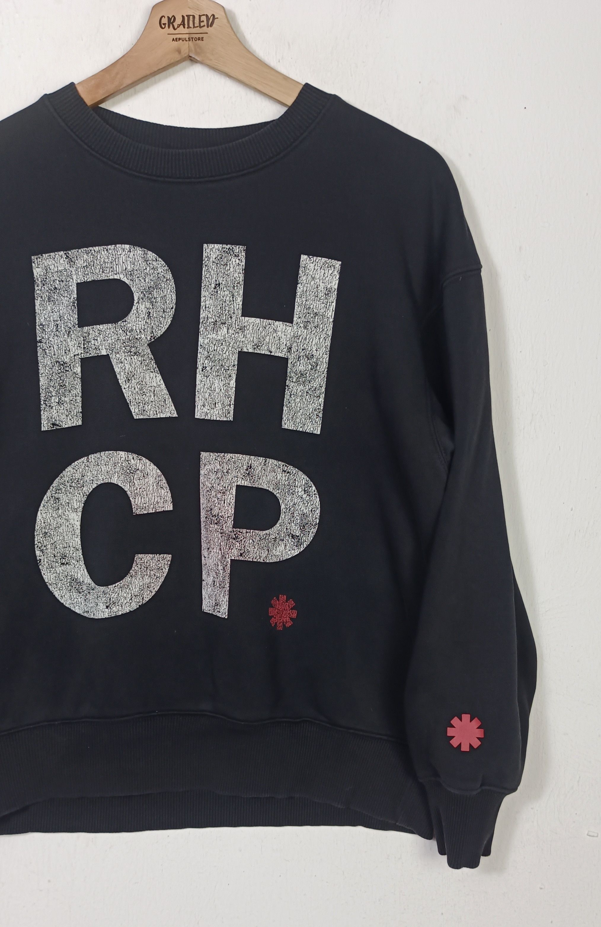 Band Tees × Uniqlo Red Hot Chili Papers Band Crewneck Sweatshirt Size US M / EU 48-50 / 2 - 5 Thumbnail