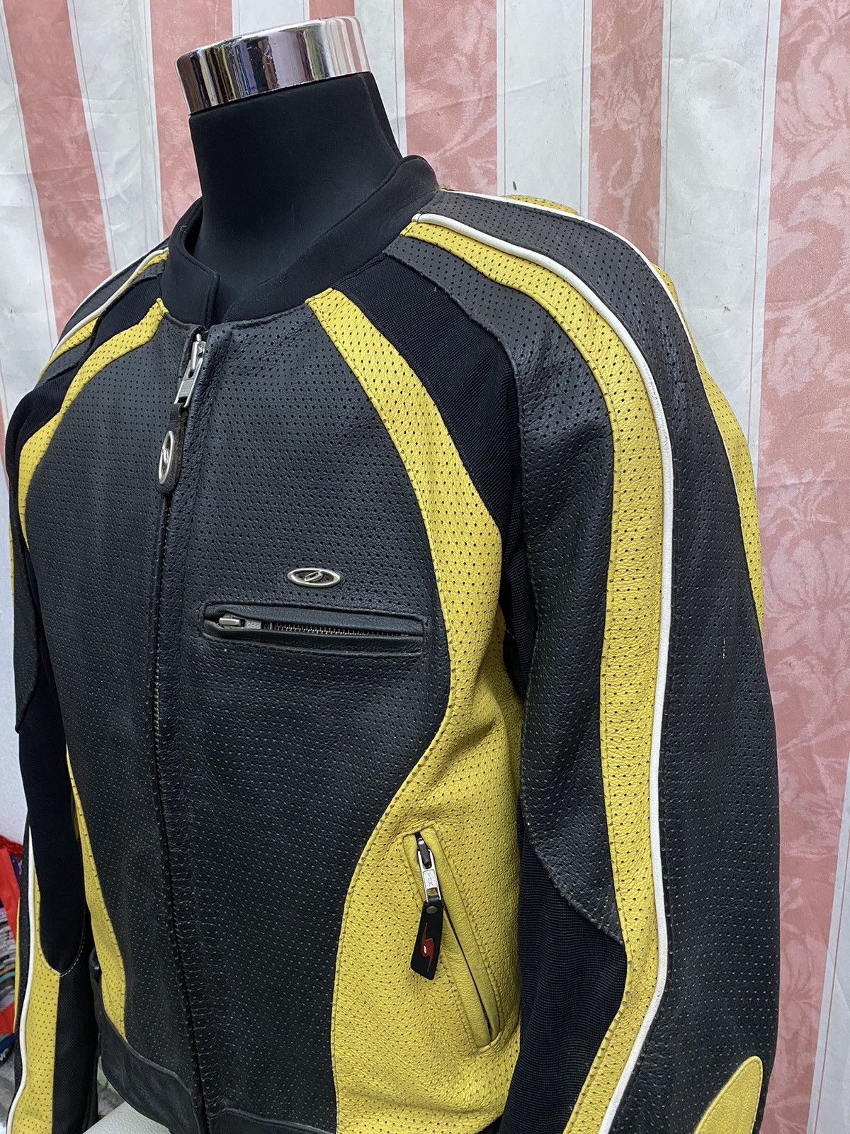 Japanese Brand Seool’s gp motorsport Size US M / EU 48-50 / 2 - 3 Thumbnail