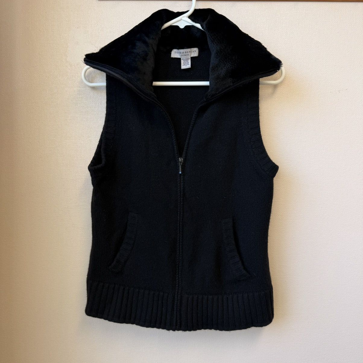 Other Todd & Duncan 100% Cashmere Zip Vest Faux Fur Collar Black Size M / US 6-8 / IT 42-44 - 5 Thumbnail