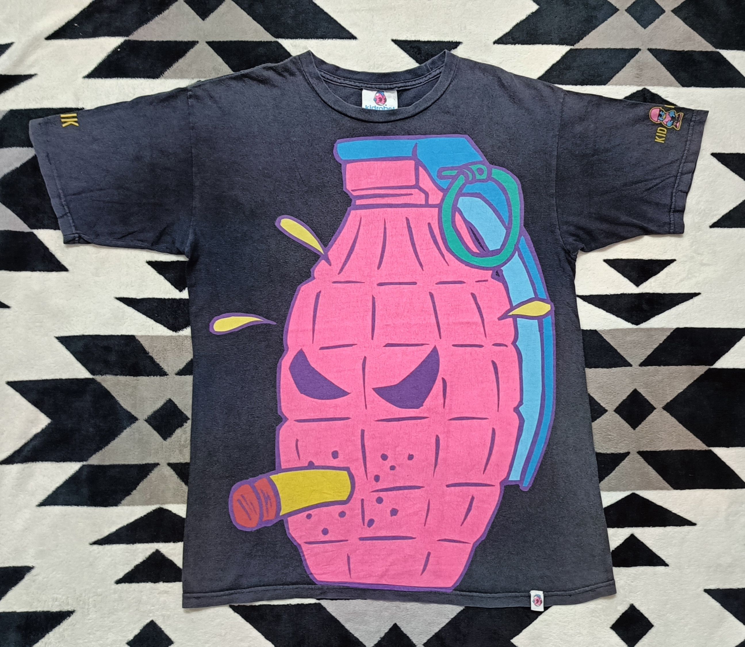 Kid Robot 🔥🔥 Rare Kid Robot X Kozik Sun Faded Tee Size US M / EU 48-50 / 2 - 2 Thumbnail