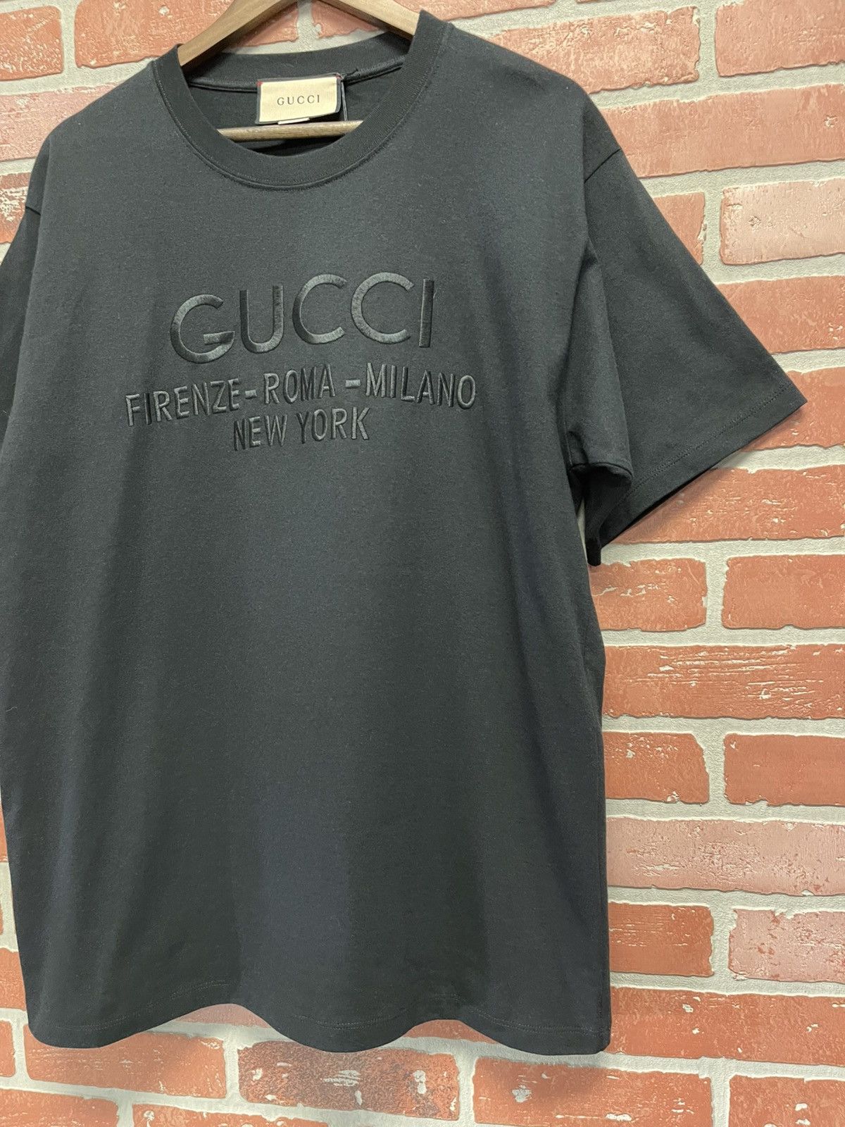 Gucci Size M - Gucci Embroidered Tee Black Brand New Size US M / EU 48-50 / 2 - 3 Thumbnail