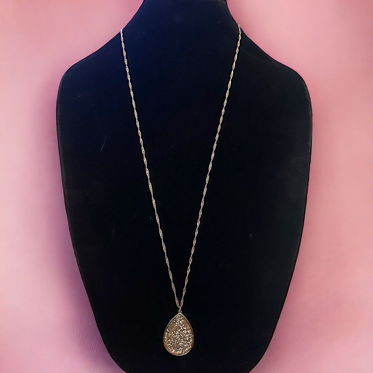Other Gold tone gold glitter teardrop pendant necklace Size ONE SIZE - 2 Thumbnail