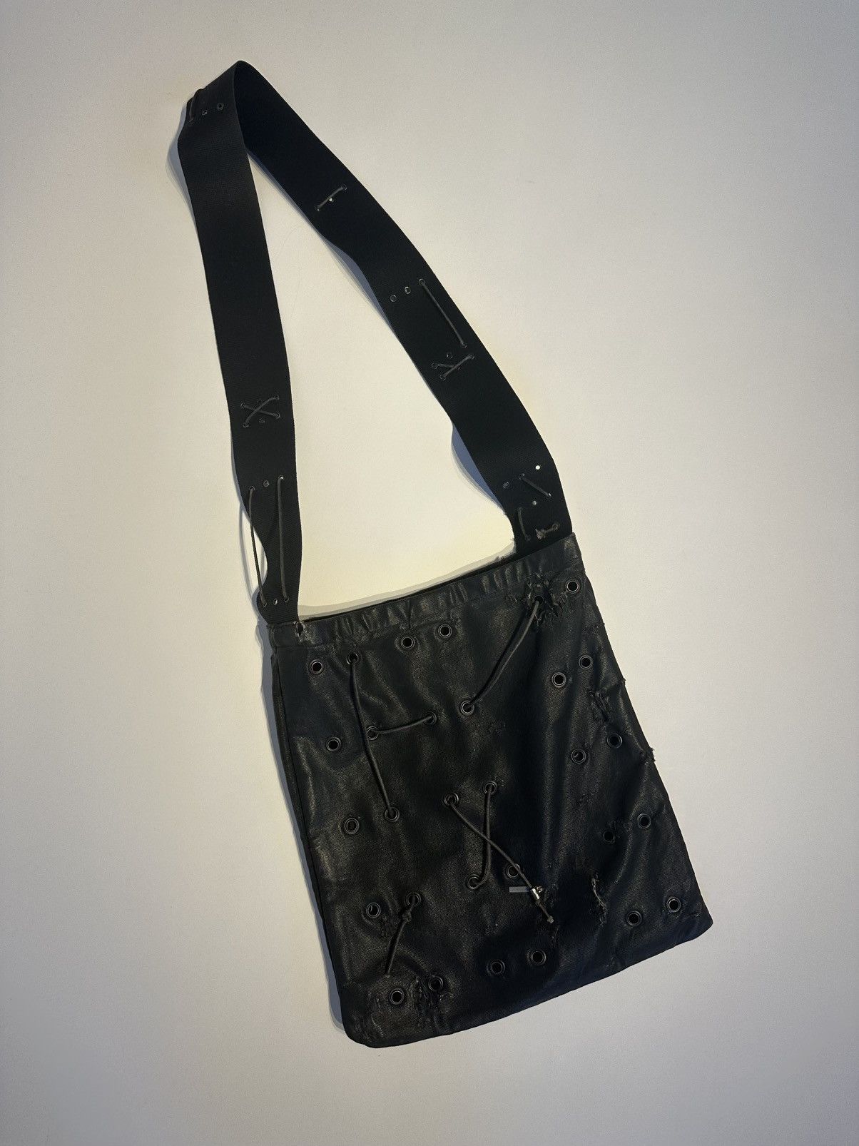 Dior HOMME BEEチェーン iPodケース2004SS エディ Dior HOMME BEEチェーン iPodケース2004SS エディ - メルカリ