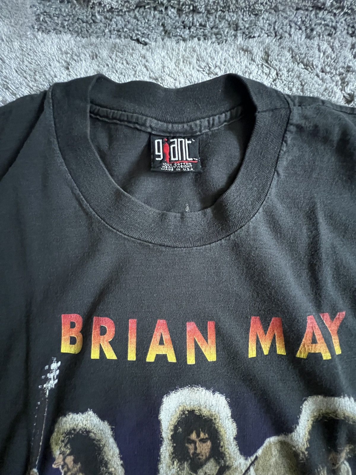 Giant Vintage Queen t shirt (brian May) Size US L / EU 52-54 / 3 - 4 Thumbnail