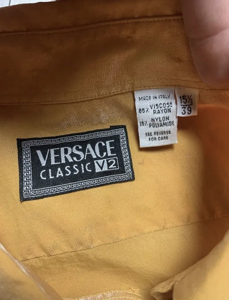 Vintage Vintage Versace shirt gold rare nylon size M Size US M / EU 48-50 / 2 - 3 Thumbnail