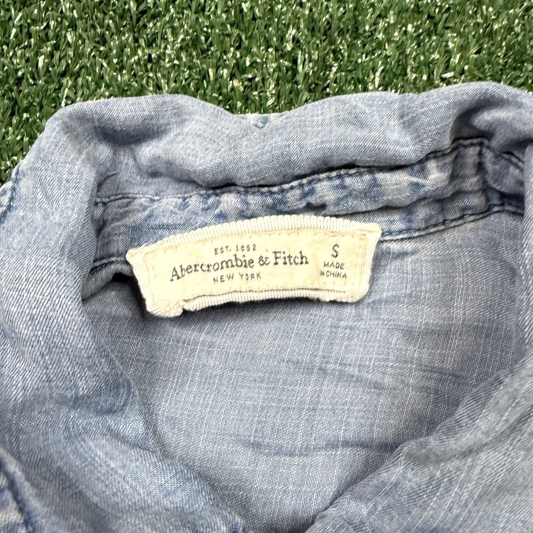 Abercrombie & Fitch VINTAGE Abercrombie Fitch Button Up Shirt Women's S Blue Long Sleeve Size S / US 4 / IT 40 - 2 Thumbnail