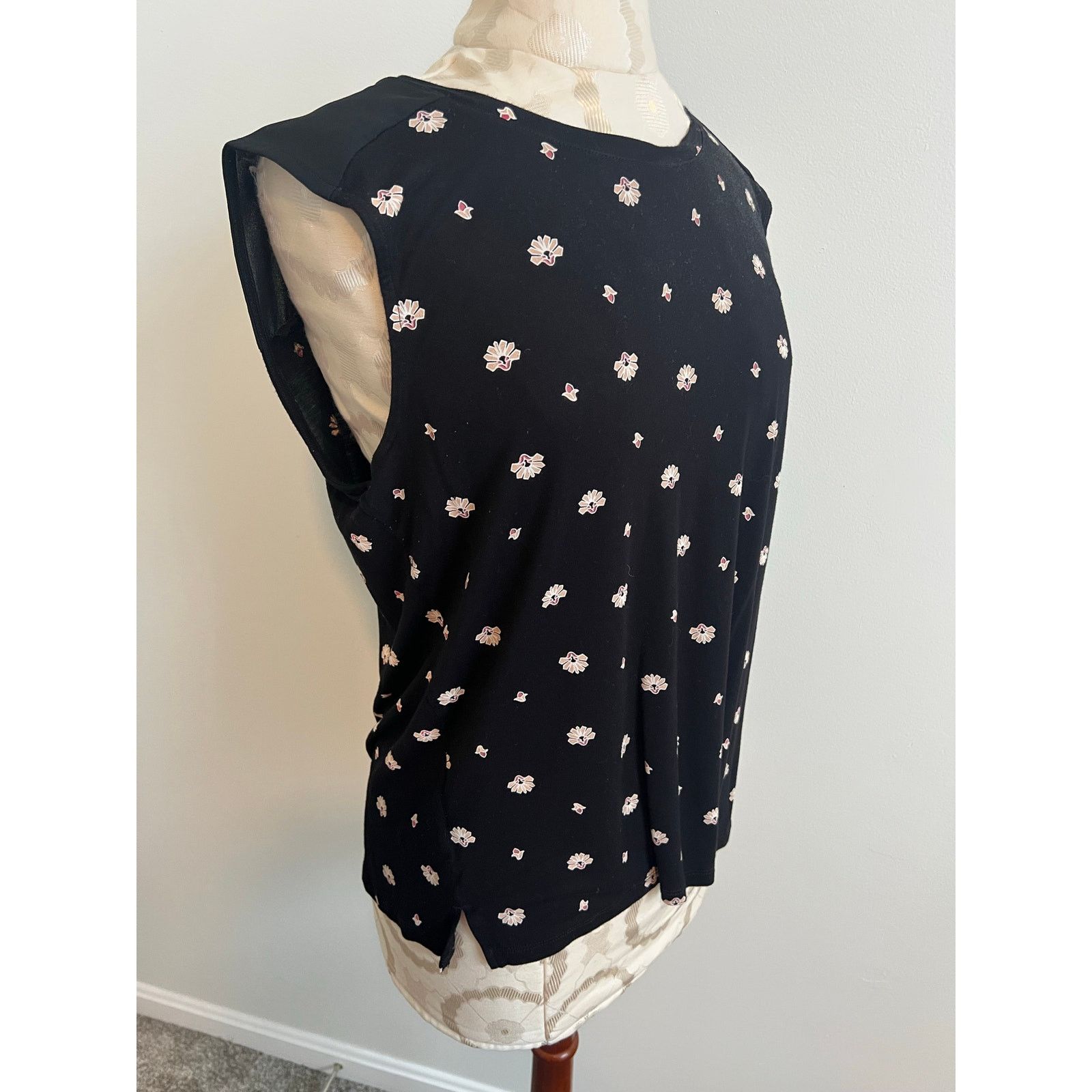 Loft Loft Outlet Floral Sleeveless Lightweight Blouse Size M/L Size L / US 10 / IT 46 - 2 Thumbnail