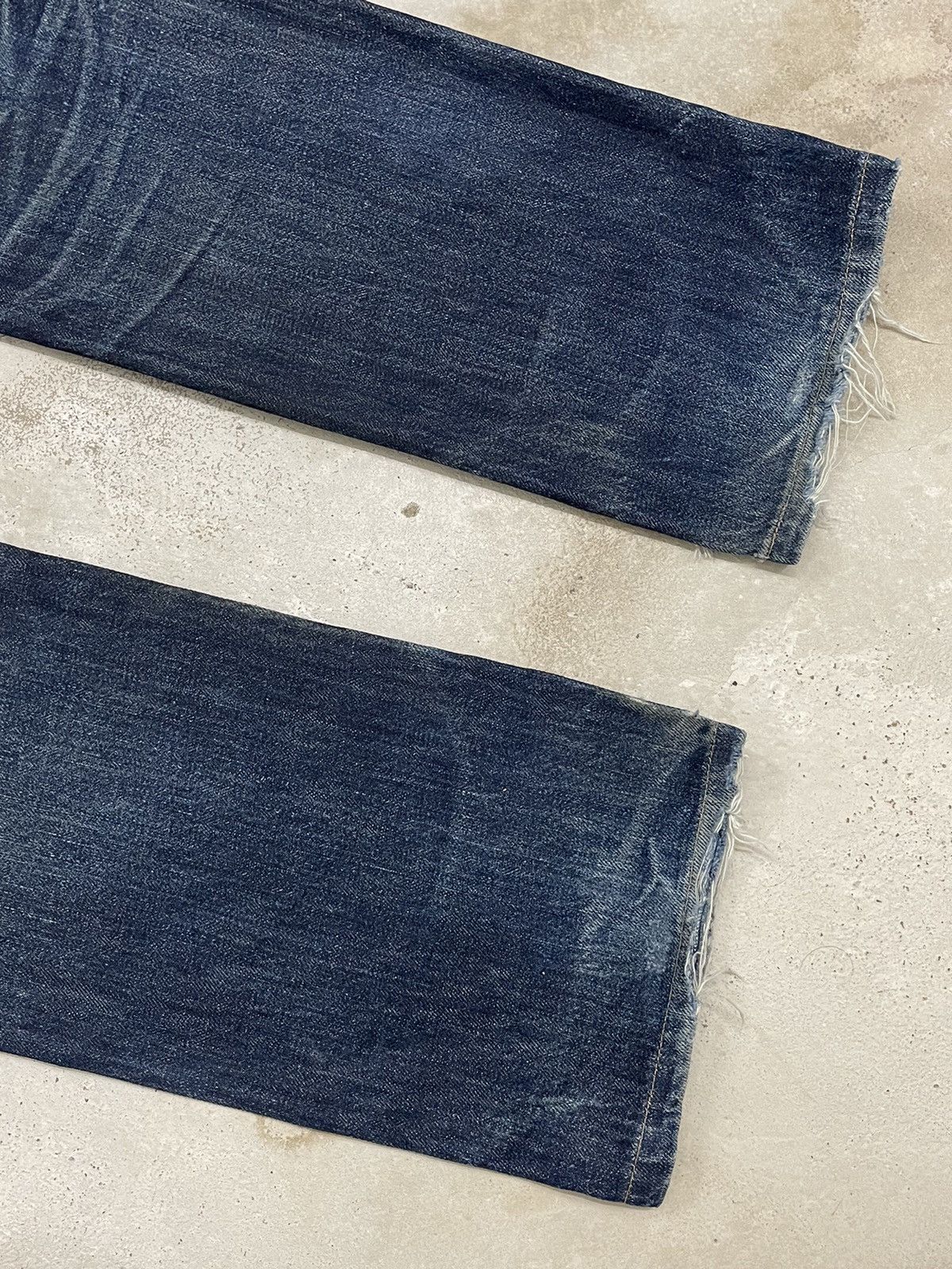 Levi's Levis 501 Straight Leg Buttonfly Dark Denim Distressed Size US 29 - 16 Thumbnail