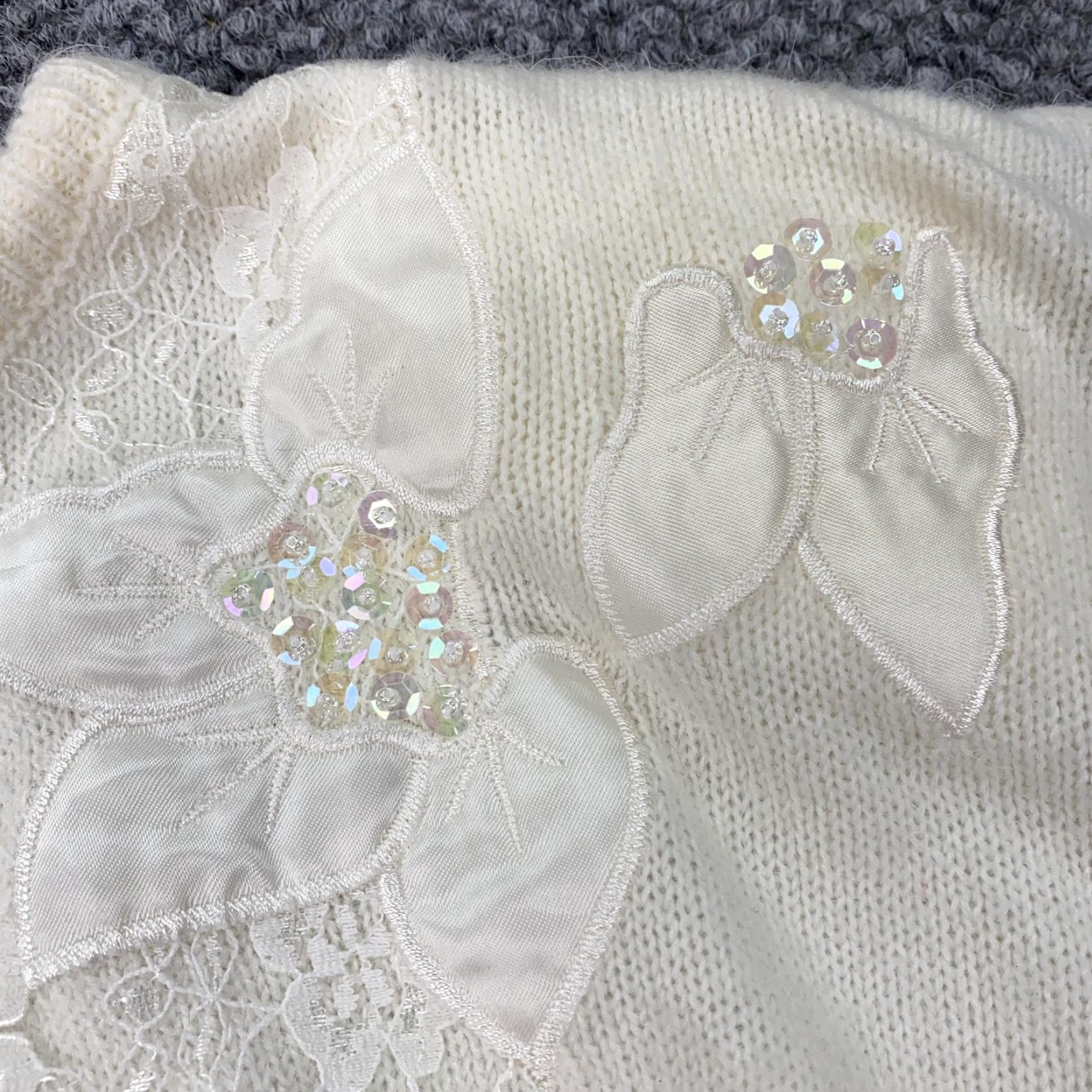 Vintage VINTAGE Cristina Sweater Womens Medium White Floral Sequin Shoulder Pads 80s Size M / US 6-8 / IT 42-44 - 4 Thumbnail