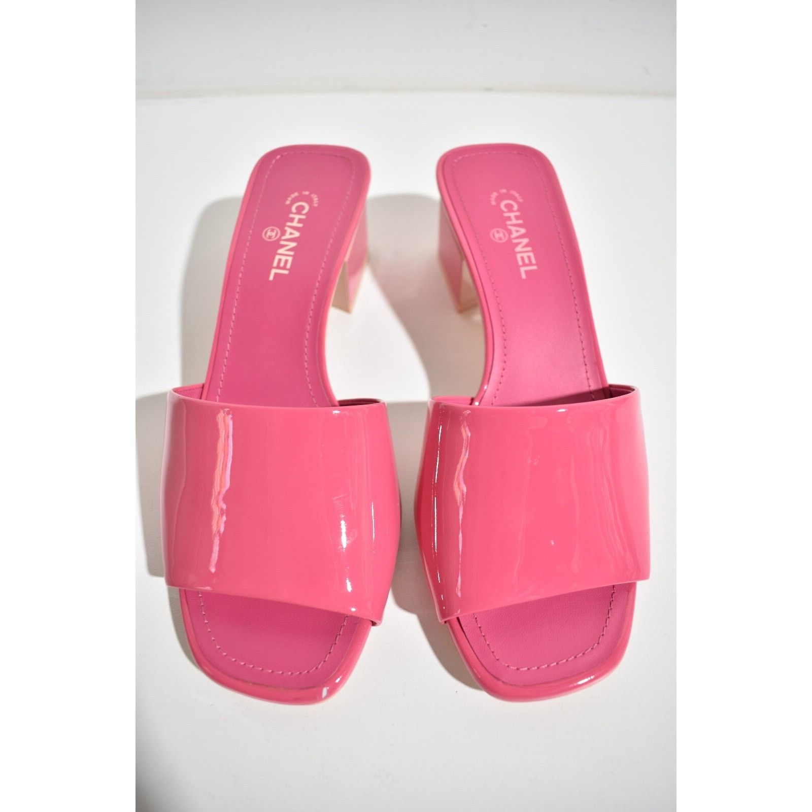 Chanel Chanel 22C Dark Light Pink Patent Calf CC Logo Mule Slide Size US 5 / IT 35 - 6 Thumbnail