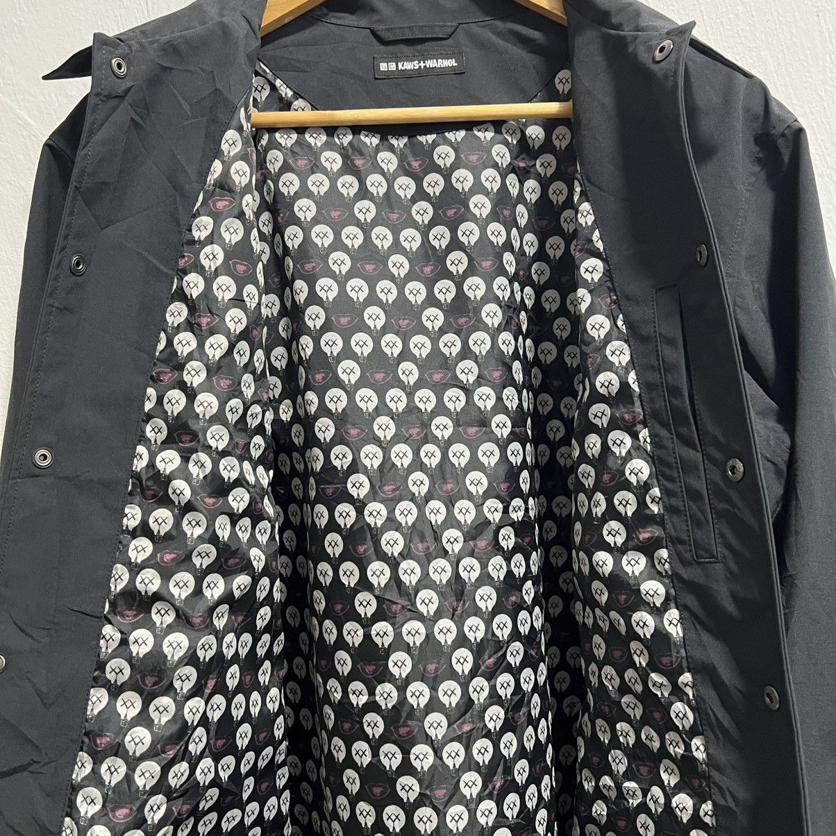 Andy Warhol × Kaws × Uniqlo KAWS x Andy Warhol x UNIQLO Coach Jacket Black – Rare Collab Size US M / EU 48-50 / 2 - 5 Thumbnail