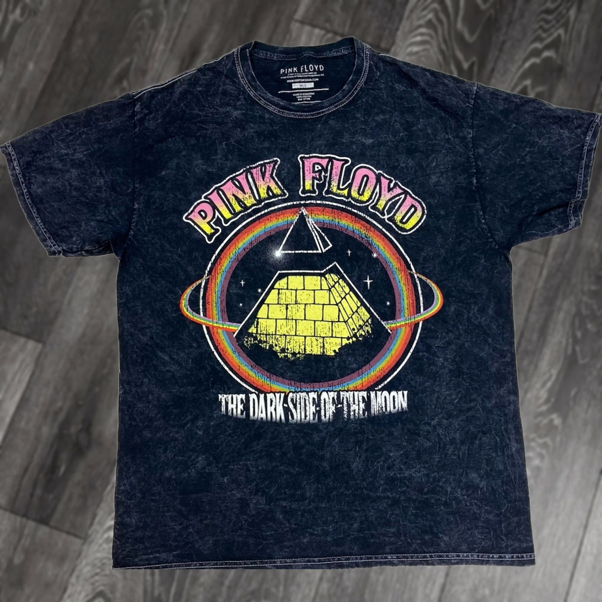 Vintage VINTAGE Pink Floyd The Dark Side Of The Moon Graphic T-shirt Men Large Black Acid Wash Size US L / EU 52-54 / 3 - 1 Thumbnail