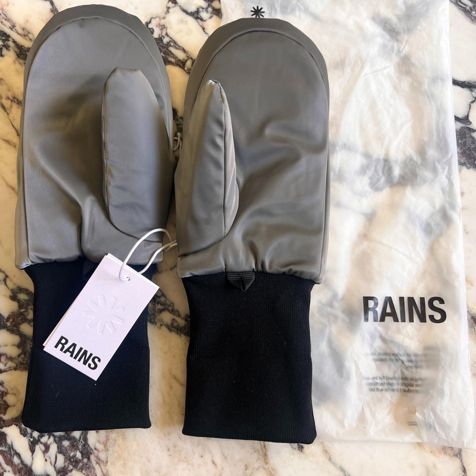 Rains Metallic Grey Mitten Gloves New With Tags