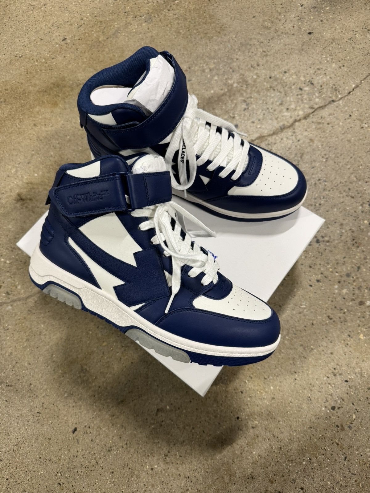 Off-White Off-White Out of Office Mid Top Leather Sneaker NEW 800$ Size US 9 / EU 42 - 1 Thumbnail